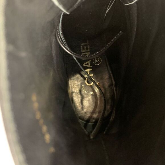 Chanel Interlocking C Lace Up Pearl Calfskin Leather Ankle Boot EU 37.5 US 6.5-7 - Picture 14 of 14